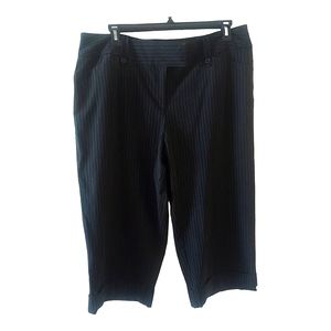 Pin strip capri trousers
